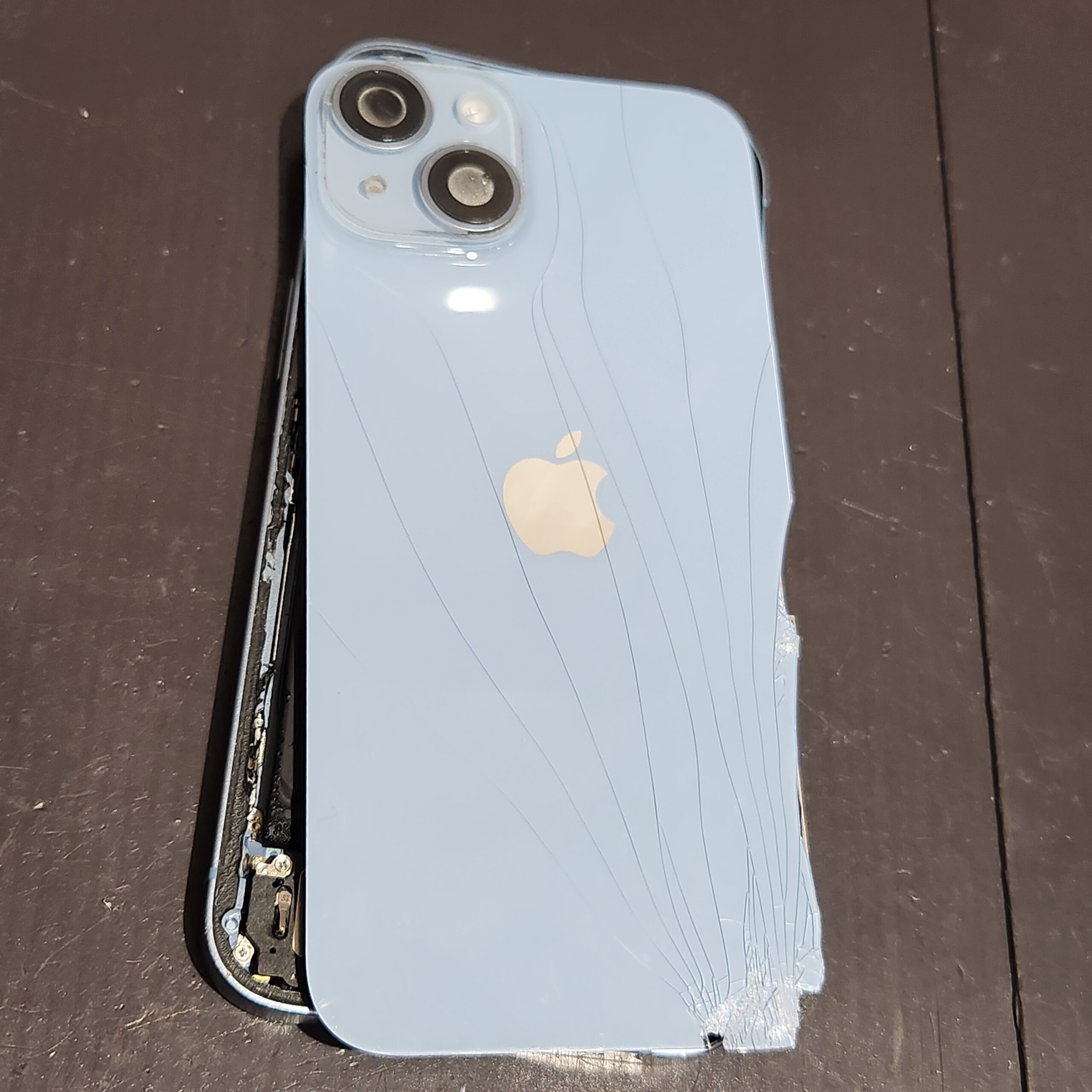 河内長野市向野町 | iPhoneの背面割れ放置は起動不良の原因に