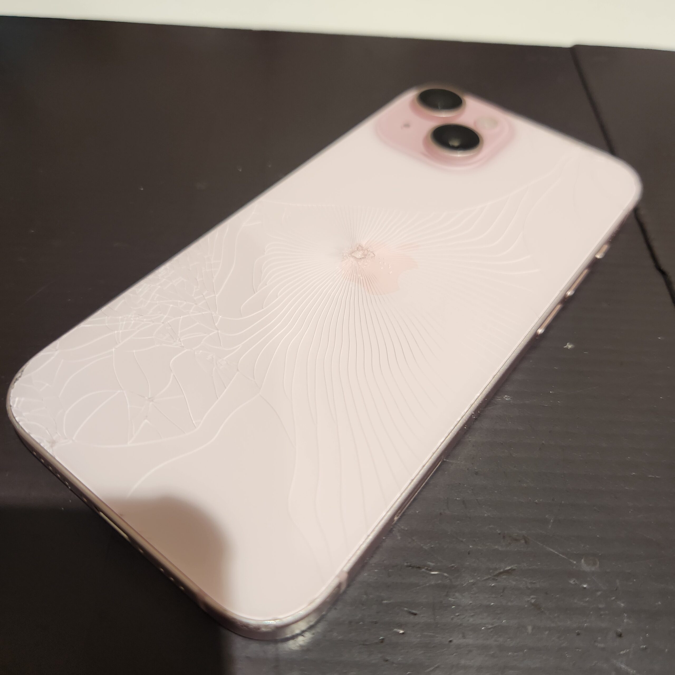 大阪狭山市茱萸木 | 錦織、伏山、付近でスマホの背面割れは当店